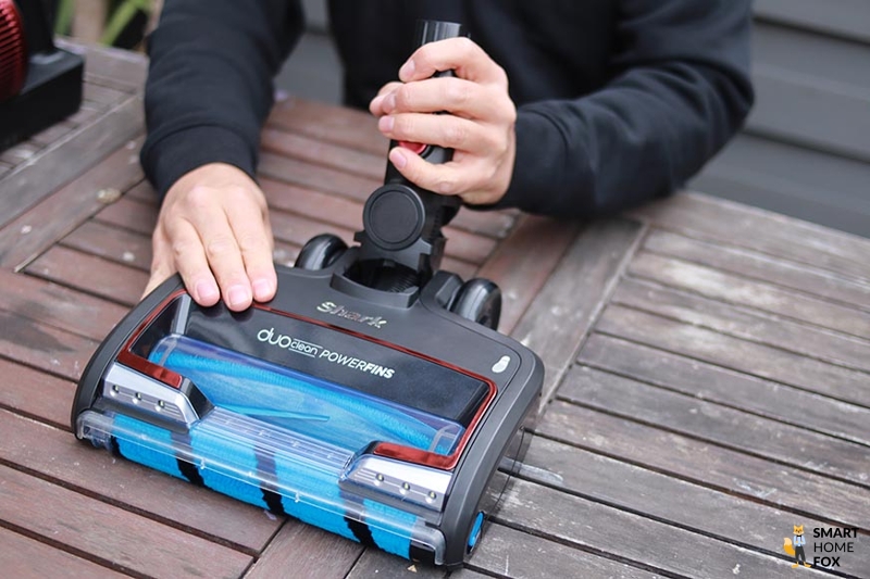 You can see the Shark Anti Hair Wrap DuoClean floorhead.